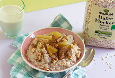 Porridge mit Walnüssen und Orange